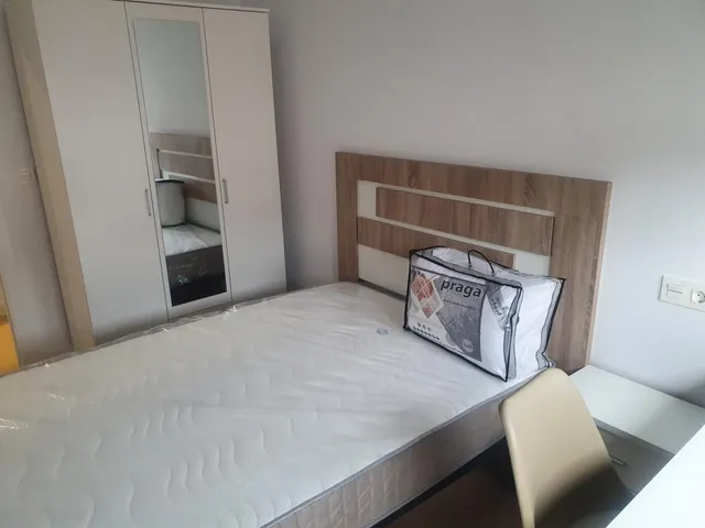 SE ALQUILA HABITACIÓN COMPLETAMENTE REFORMADA — 18