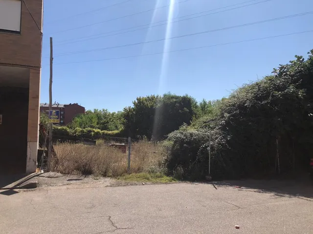 TERRENO URBANO EN PONFERRADA ZONA CUATROVIENTOS — 3
