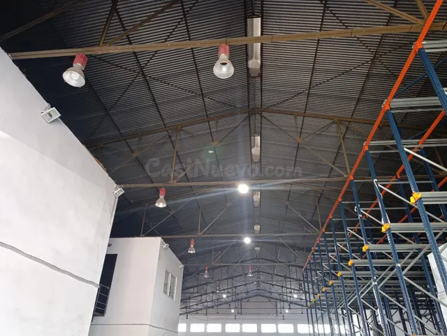 Nave industrial en el Polígono La Media Legua. Las Torres de - foto 5