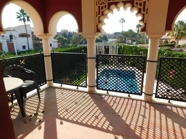 Venta - villa de lujo - Torrevieja - 6 dormitorios - 5 baños - 328 m2 - parcela 1066 m2 - piscina - garaje — 33