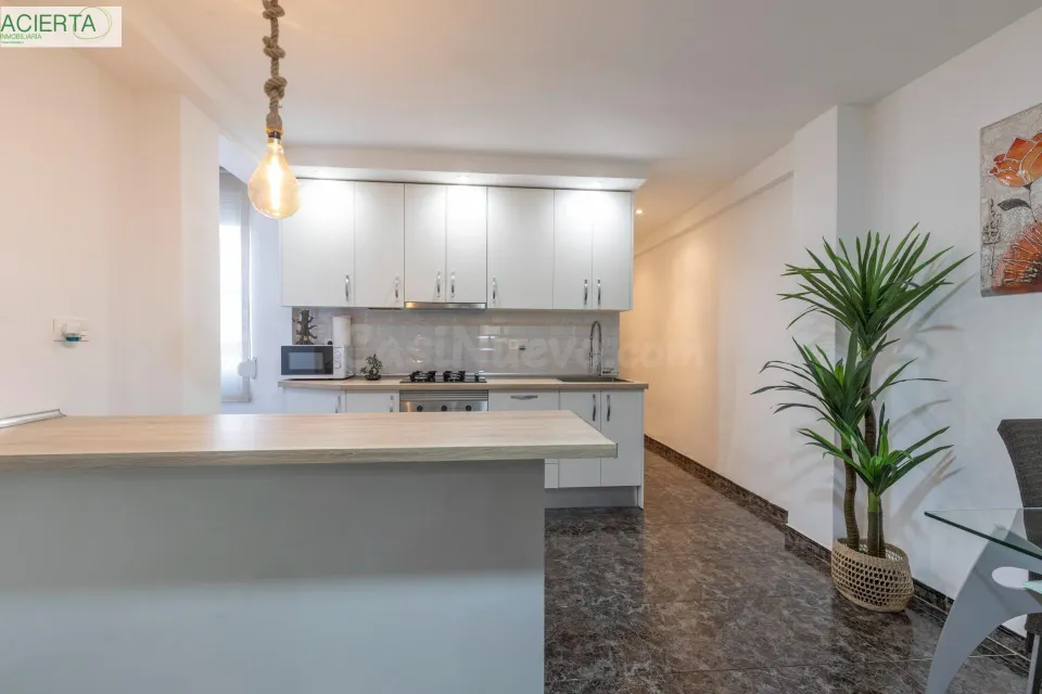 Ático reformado con ascensor, terraza y chimenea, listo para entrar a vivir