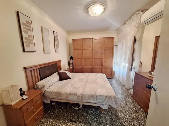 Amplia casa con 5 dormitorios, patio y planta baja ideal para garaje, negocio o proyecto — 15