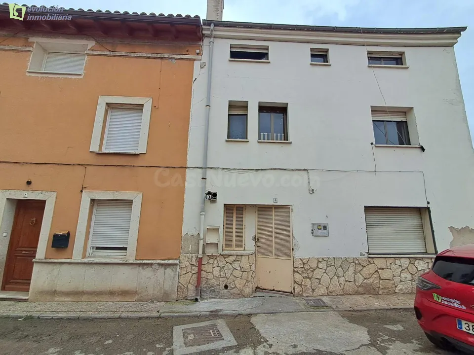 Se vende casa de pueblo para reformar en Castrillo de la Vega,