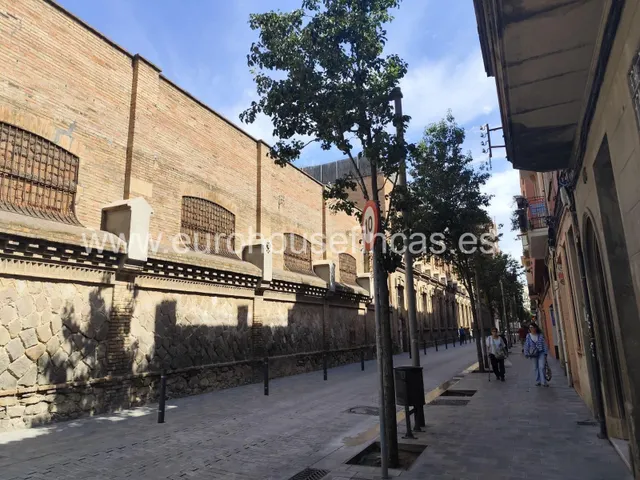 Piso reformado de una habitación con terraza en Finca antigua en Sants. — 22