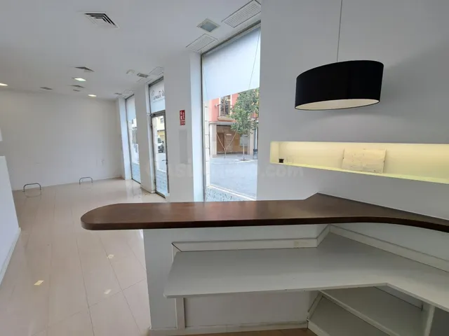 LOCAL COMERCIAL EN ALQUILER EN ZONA AYUNTAMIENTO - foto 2