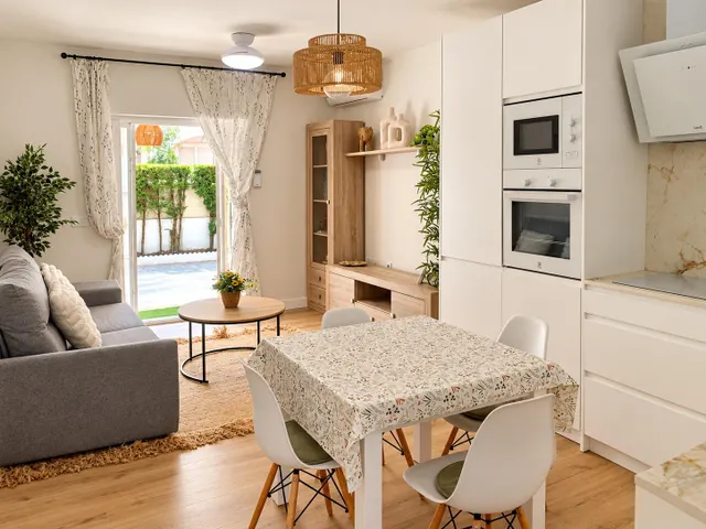 Tu rincón de sol en la mata: bungalow recién reformado con amplio jardín orientado al sur y a solo 450 metros de la playa — 30