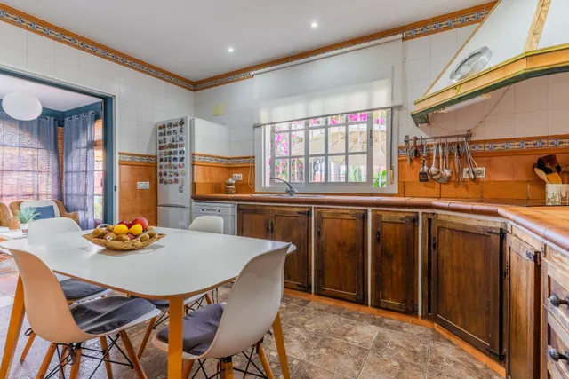 VENTA DE CHALET EN VENTA EN LAS DEHESILLAS — 38
