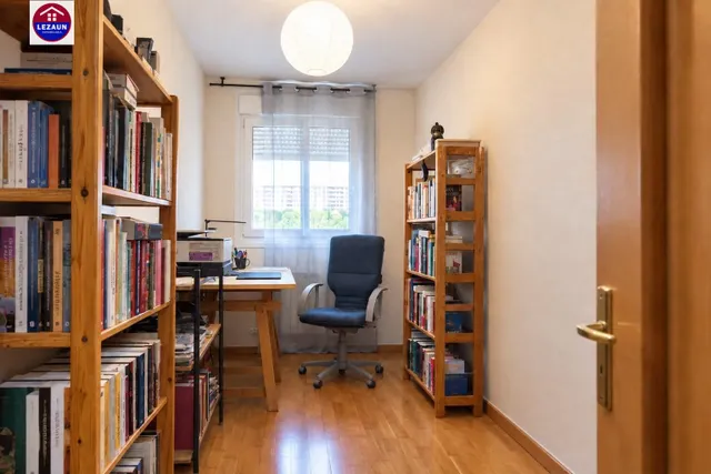 PISO EN RENTABILIDAD CON GARAJE Y JARDÍN PRIVADO EN LA ZONA NUEVA DE PERALTA. — 10