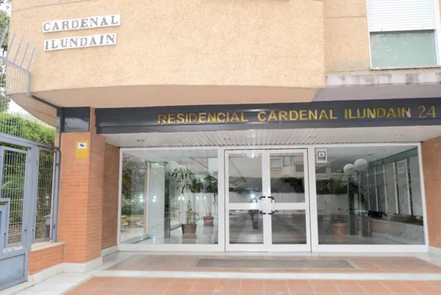 Piso con piscina, terraza y garaje en Cardenal Ilundain. Tas - foto 2