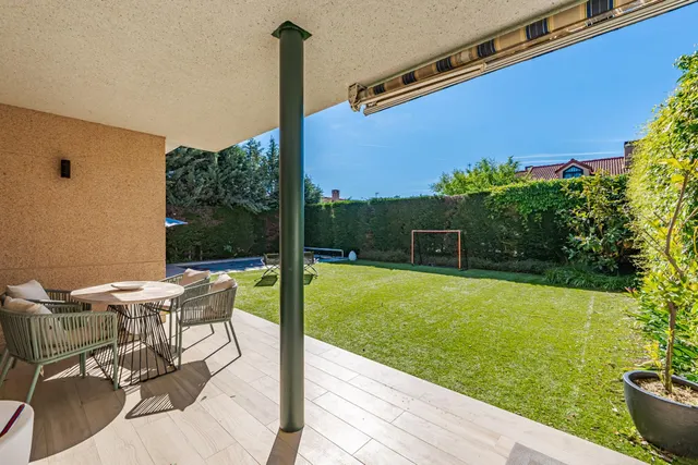 MAGNÍFICO CHALET EN LA SIERRA DE GUADARRAMA PARA VIVIR EN UNA PLANTA Y LISTO PARA ENTRAR A 25 MINUTOS DE MADRID CON PORCHE, JARDÍN Y PISCINA — 36