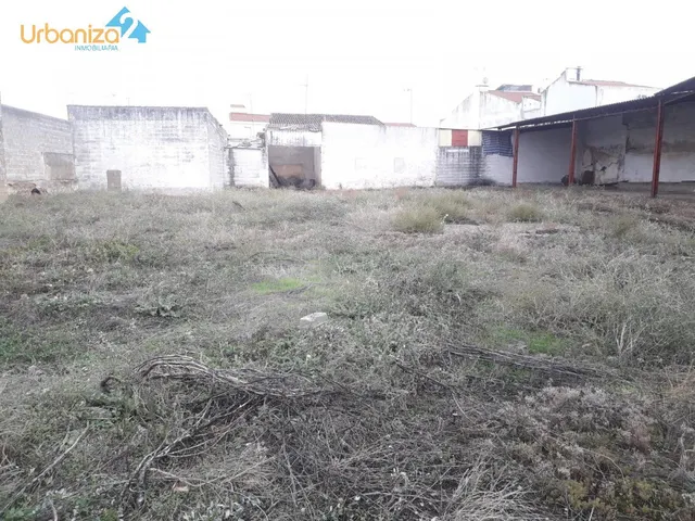 SOLAR URBANO EN OLIVENZA. situación INMEJORABLE!! — 2