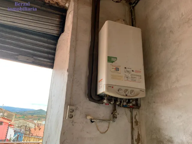 Casa de pueblo en venta en Entrena. Para reformar, con muchas posibilidades, — 34