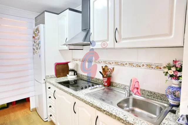 Piso impecable en Las Viñas con piscina comunitaria, terraza acristalada y muy cerca del mar — 21