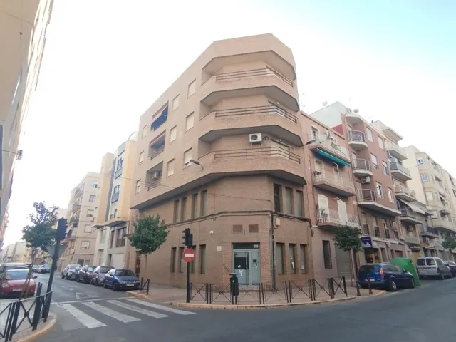 LOCAL DE ESQUINA DE 222 M2 - CO. MAGROS — 15