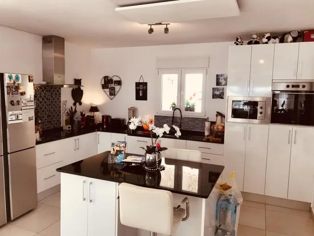 Hermosa villa con dos apartamentos separados y un estudo — 11
