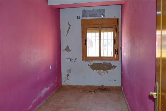 Casa adosada de 4 dormitorios con terraza para reformar en Algeciras — 16