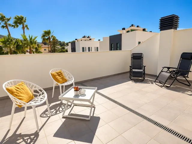 Preciosa casa de esquina con 3 dormitorios, amplia parcela privada y vistas panorámicas en Albir — 38