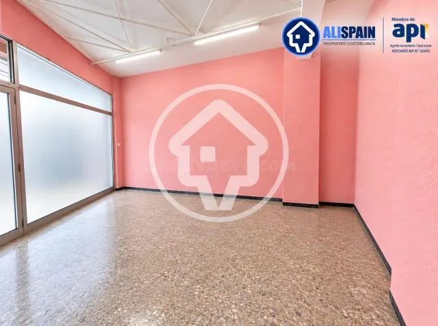 OPORTUNIDAD GRAN LOCAL COMERCIAL JUNTO A PLAZA DE TOROS - foto 3