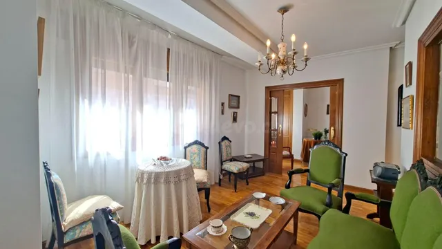 Apartamento en Calle Santa María: luz de mañana, centro y má - foto 2