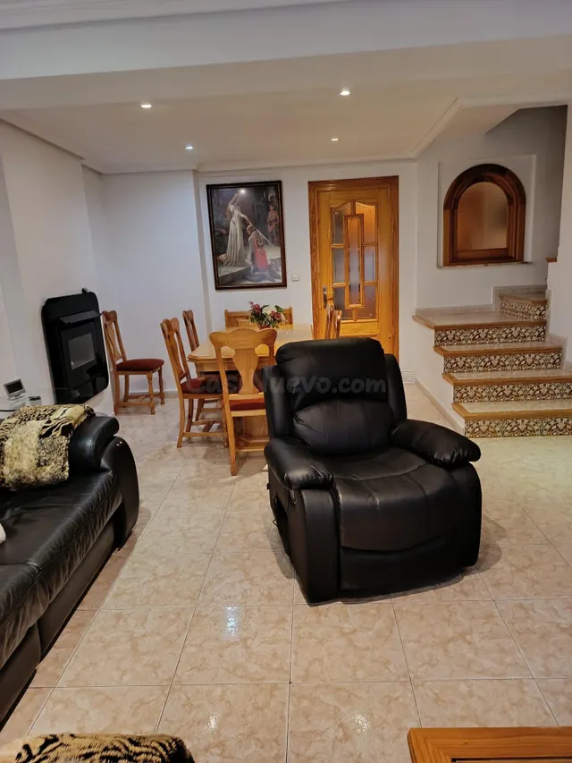 PRECIOSA CASA CON ENCANTO ESPECIAL EN CASCO ANTIGUO ONIL CON - foto 2