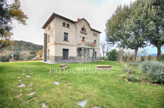 Casa señorial reformada en Llinars del Vallés — 42