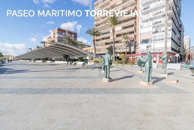 Vivienda en Torrevieja de planta baja al lado de la playa. — 28