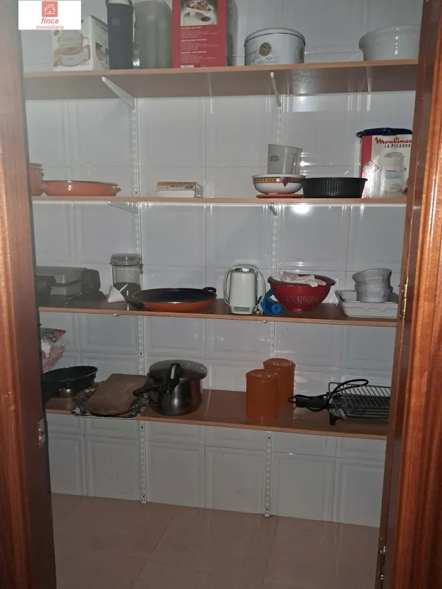 Se vende vivienda doble en Montijo, zona centro, plaza santa clara, a tres calles, con garaje y piscina — 35