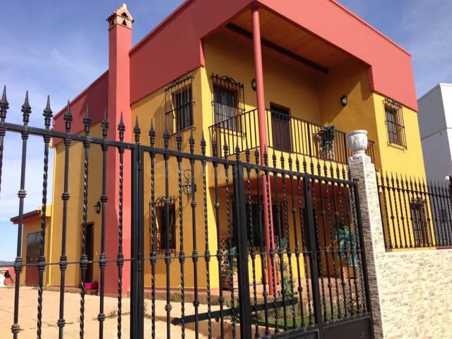 ¡EXCELENTE CASA EN EL CASTILLO DE LAS GUARDAS! - foto 3