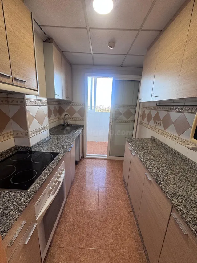 Apartamento de 4 dormitorios con gran terraza, piscina y pot - foto 4