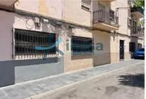 Amplio Local Comercial en el Corazón de Almería - Oportunidad Única
