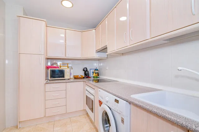 Chalet adosado en Salobreña playa, urb. privada con piscina y jardines. — 32