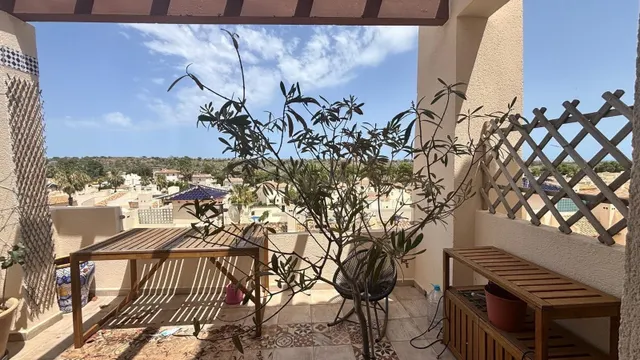 Espacioso apartamento ático-dúplex en la prestigiosa zona ju