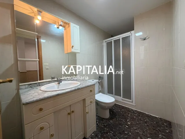 Piso Alquiler sin muebles cerca de la universidad, cómodo y  - foto 5