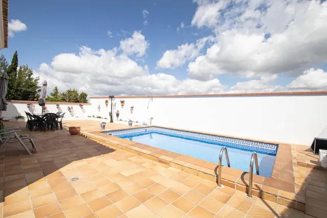 CHALET INDEPENDIENTE CON PISCINA - foto 3