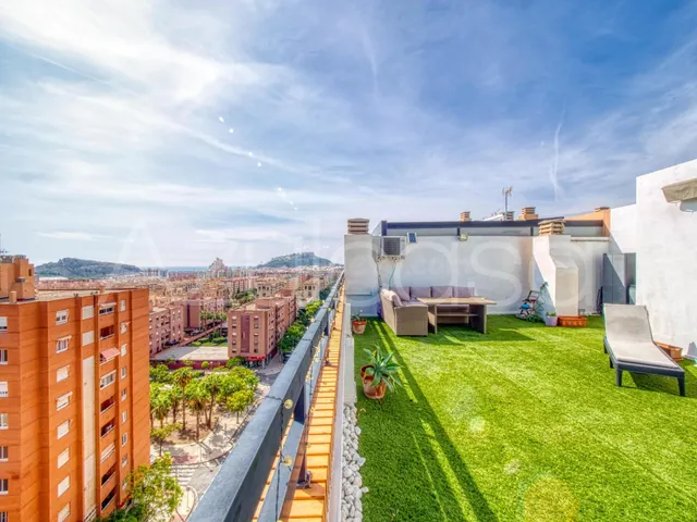 Ático en venta de 2 dormitorios y 2 baños en Gran Vía, Alica