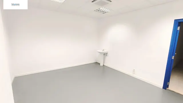 LOCAL DE 1100 M2 EN ZONA FERIA — 19