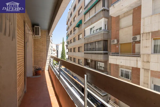 Amplia vivienda en pleno centro de Granada — 46