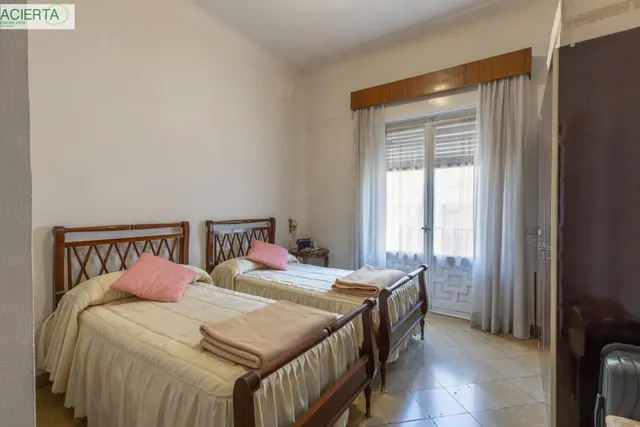 EXCLUSIVA VIVIENDA SEÑORIAL EN ANGEL GANIVET, EN PLENO CORAZON DE GRANADA — 27