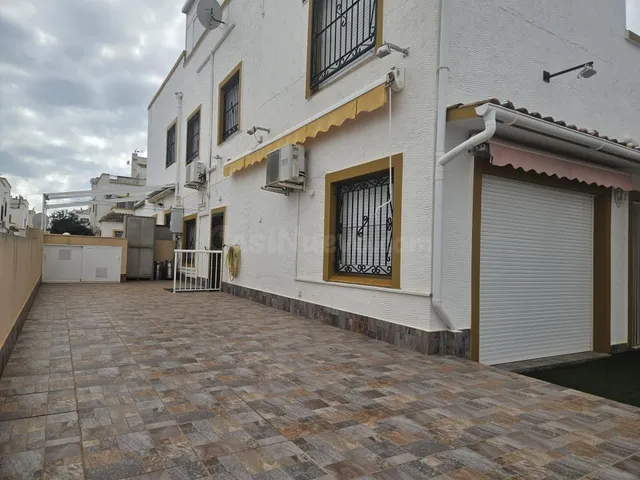 Espacioso Chalet Adosado de 6 Dormitorios en Orihuela Costa  - foto 5