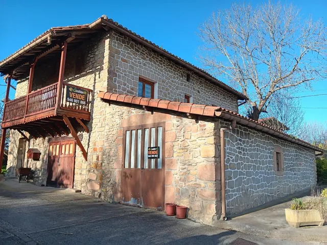 Venta Casa de Piedra con terreno en Artzentales