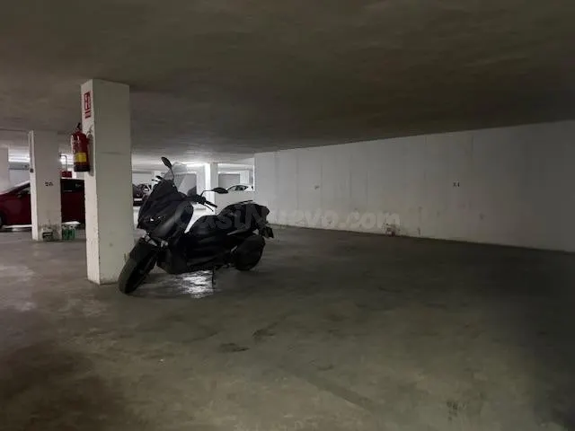 Amplio Garaje para coche y moto disponible en abril de 2026 — 2
