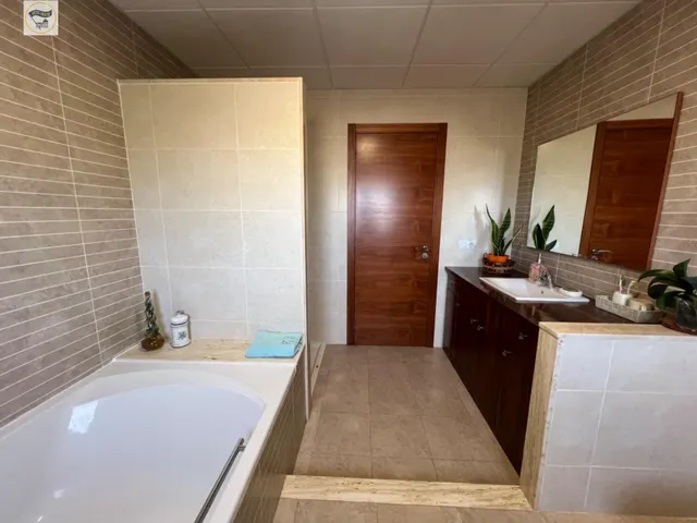 ESPECTACULAR CASA CON PISCINA — 39