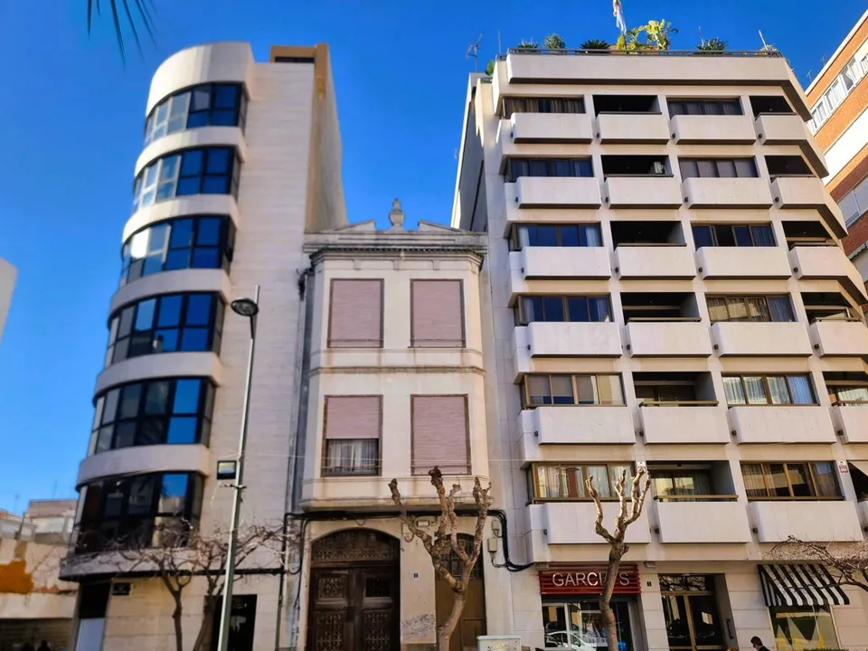 SOLAR URBANO EN BURRIANA