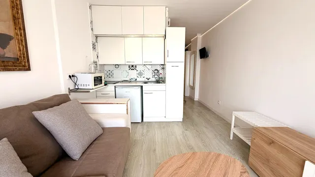 .ESTUDIO CON VISTAS AL MAR EN EMPURIABRAVA — 9