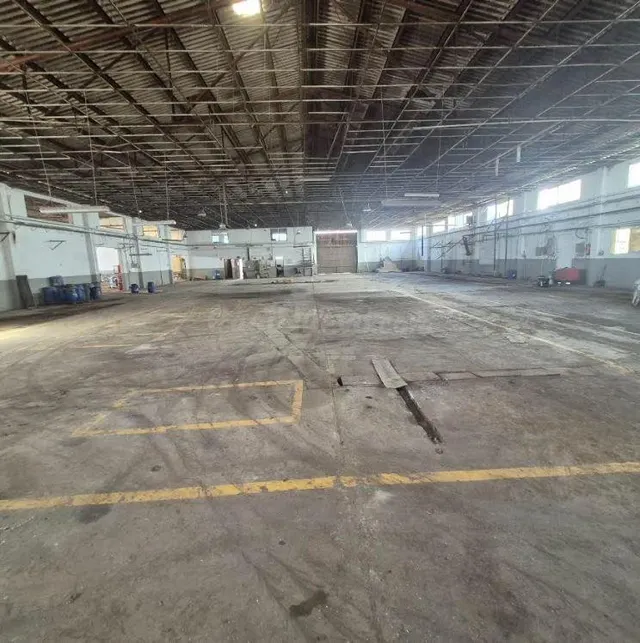 SE VENDE NAVE COMERCIAL EN EL POLIGONO CARMADAY DE 2.700 MET