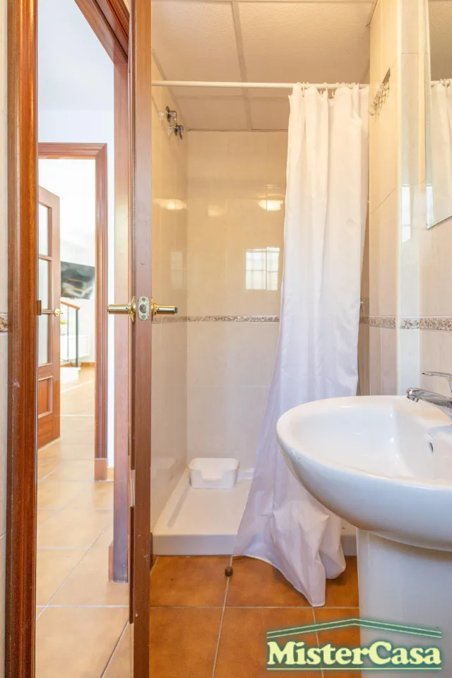 Exclusiva !!casa adosada en esquina con patio privado, piscina y aparcamiento propio en costa ballena, Rota — 21