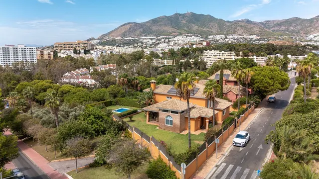 Chalet 6 habitaciones 658m² en venta - Centro — 37