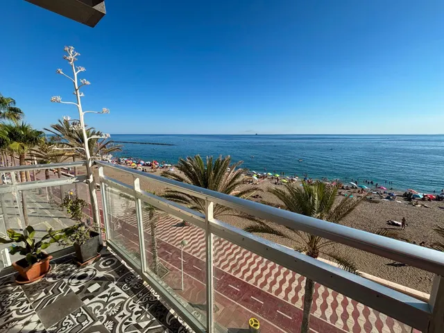 INCREIBLE PISO FRENTE AL MAR — 14