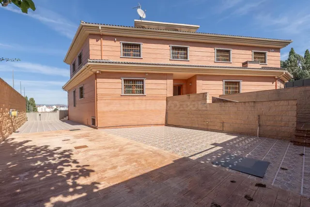 Espectacular Villa Unifamiliar Independiente con Máxima Privacidad y Autonomía en Cortijo del Aire — 4