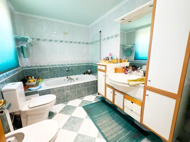 Urbis te ofrece un chalet en venta en la zona de Los Almendros, Villamayor, Salamanca. — 44